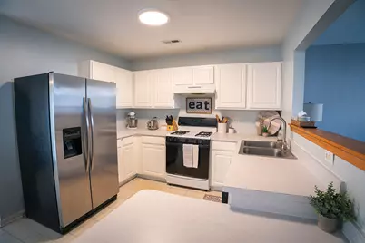233 W Washington Street, Oswego, IL 60543 - Photo 4