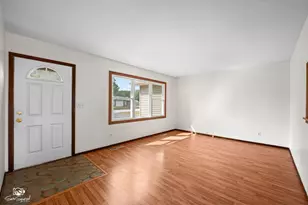 1871 S Oaklawn Dr, Saint Anne, IL 60964 - Photo 4
