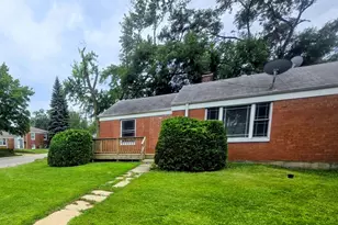 1640 N Prairie Ave, Crest Hill, IL 60403 - Photo 1