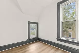 1035 Benton St, Rockford, IL 61107 - Photo 10