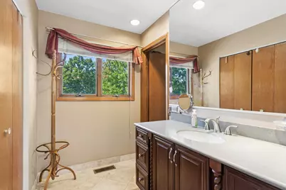 1251 N Scarlet Drive, Addison, IL 60101 - Photo 18