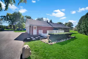 830 McClaran Ave, Aurora, IL 60506 - Photo 8