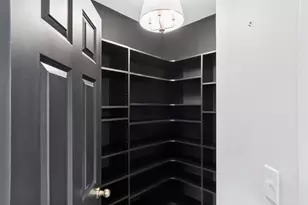 27W116 Redbud Ln, Winfield, IL 60190 - Photo 16