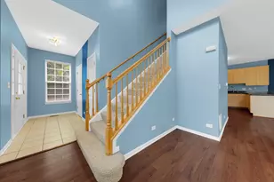 384 W Pointe Dr, Vernon Hills, IL 60061 - Photo 4