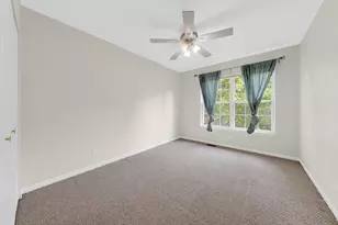 384 W Pointe Dr, Vernon Hills, IL 60061 - Photo 18