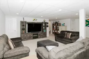 371 Hickory Ln, South Elgin, IL 60177 - Photo 22