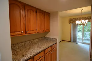 277 Oak Bluff Ct, Wauconda, IL 60084 - Photo 4