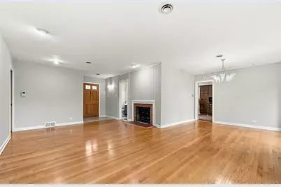 311 N Mac Arthur Boulevard, Mount Prospect, IL 60056 - Photo 6