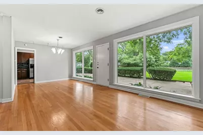 311 N Mac Arthur Boulevard, Mount Prospect, IL 60056 - Photo 8