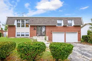 17760 Arlington Dr, Country Club Hills, IL 60478 - Photo 2