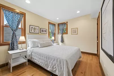5424 W Waveland Avenue, Chicago, IL 60641 - Photo 24