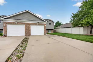 135 Kevin Dr, Coal City, IL 60416 - Photo 2