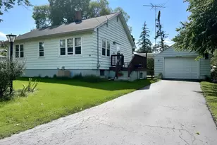 816 Mitchell St, Woodstock, IL 60098 - Photo 2