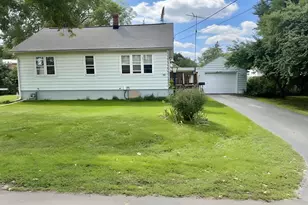 816 Mitchell St, Woodstock, IL 60098 - Photo 1