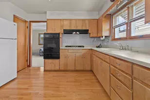 907 4th St, Harvard, IL 60033 - Photo 6