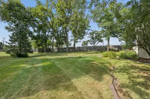 1069 Devonshire Ave, Naperville, IL 60540 - Photo 34