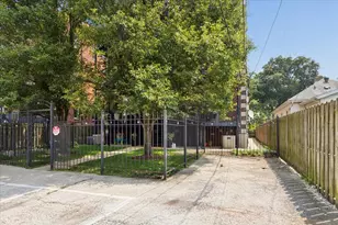 7246 N Oakley Ave, Chicago, IL 60645 - Photo 26