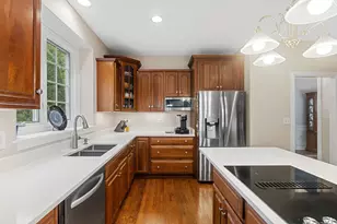 8207 Red Bark Ln, Cary, IL 60013 - Photo 6