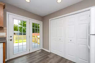 2312 Briar Ln, Lindenhurst, IL 60046 - Photo 8