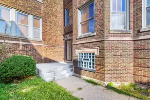 7724 S Cornell Ave, Chicago, IL 60649 - Photo 2