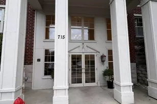 715 Astor Ln, Wheeling, IL 60090 - Photo 2