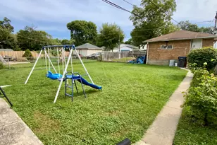 909 Prescott St, Waukegan, IL 60085 - Photo 2