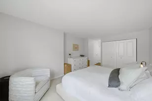 222 E Pearson St, Chicago, IL 60611 - Photo 14