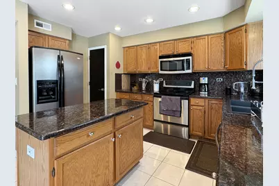 324 Chesapeake Lane, Bloomingdale, IL 60108 - Photo 2