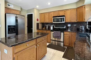 324 Chesapeake Ln, Bloomingdale, IL 60108 - Photo 2