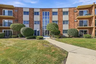 9724 S Karlov Ave, Oak Lawn, IL 60453 - Photo 1