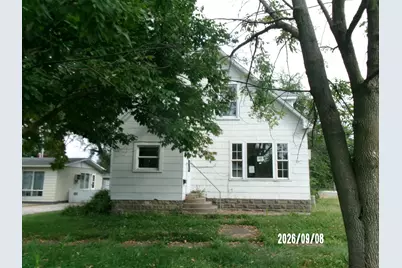 402 W Chestnut Street, Hoopeston, IL 60942 - Photo 1