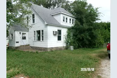 402 W Chestnut Street, Hoopeston, IL 60942 - Photo 2