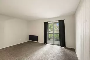 566 Somerset Ln, Crystal Lake, IL 60014 - Photo 8