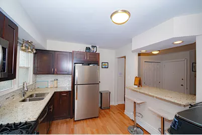 2724 W Berwyn Avenue #2B, Chicago, IL 60625 - Photo 12