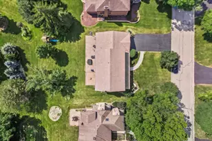 7553 Ridgewood Ln, Burr Ridge, IL 60527 - Photo 44