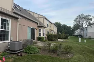 1477 Garnet Cir, Hoffman Estates, IL 60192 - Photo 2