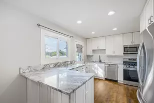 2050 Shepard Rd, Hoffman Estates, IL 60169 - Photo 4