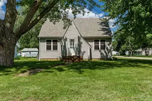 808 Wayne Dr, Loves Park, IL 61111 - Photo 1