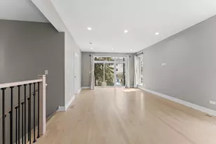 7428 N Rogers Ave, Chicago, IL 60626 - Photo 4