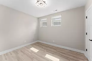 7428 N Rogers Ave, Chicago, IL 60626 - Photo 10