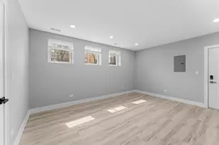 7428 N Rogers Ave, Chicago, IL 60626 - Photo 6