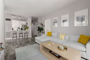 210 S Desplaines St, Chicago, IL 60661 - Photo 2
