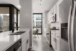 210 S Desplaines St, Chicago, IL 60661 - Photo 4