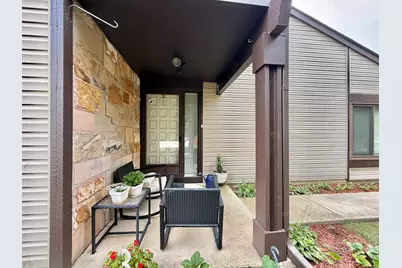752 Biloxie Court #752, Carol Stream, IL 60188 - Photo 2