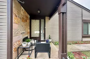 752 Biloxie Ct, Carol Stream, IL 60188 - Photo 2