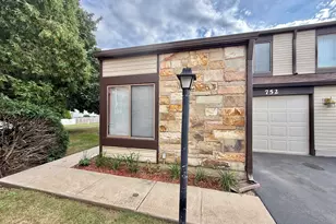 752 Biloxie Ct, Carol Stream, IL 60188 - Photo 1