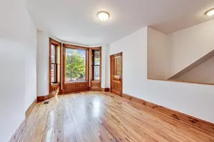 1138 W Addison St, Chicago, IL 60613 - Photo 2