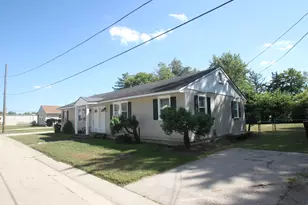 1215 42nd Ave, Rockford, IL 61109 - Photo 2