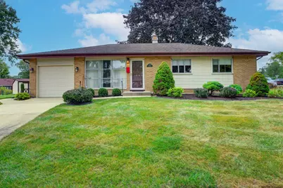 385 Pleasant Street, Hoffman Estates, IL 60169 - Photo 2