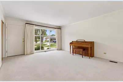 385 Pleasant Street, Hoffman Estates, IL 60169 - Photo 10
